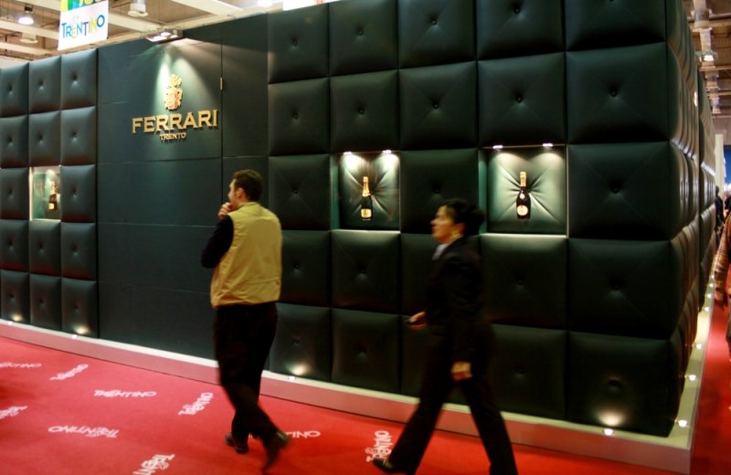 Il Trento DOC in Italia e nel mondo: storia del concorrente dello champagne spumante Ferrari