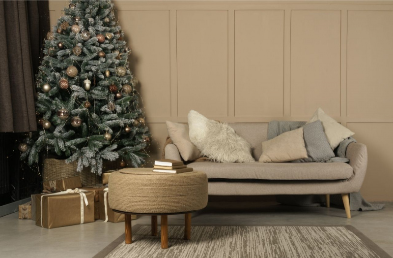decorazioni marrone beige albero di Natale tenda soggiorno pouf sofa pacco regalo