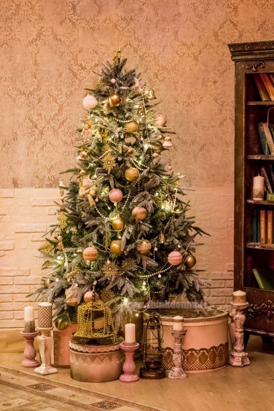 albero di natale decroazioni rosa oro candele