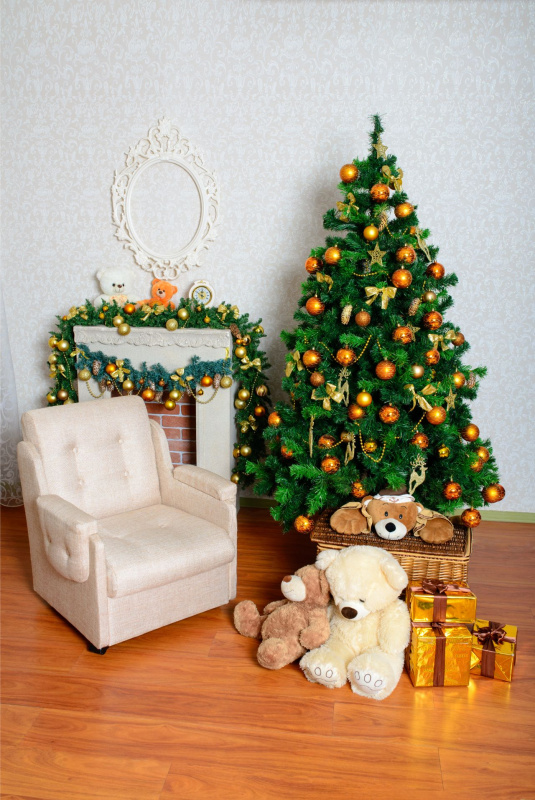 angolo natalizio decorazioni arancio giallo oro parquet legno