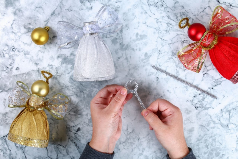 cappio fatto con scovolino argentato decorazioni natalizi angeli merletto