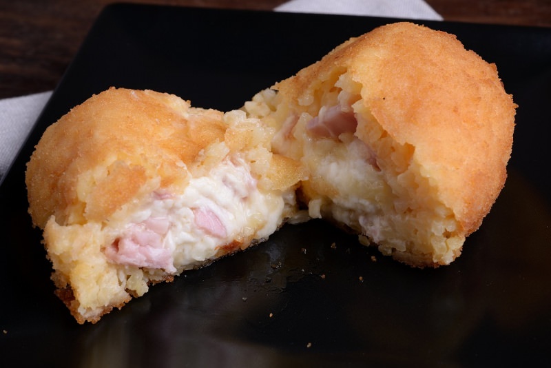 arancina prosciutto e mozzarella