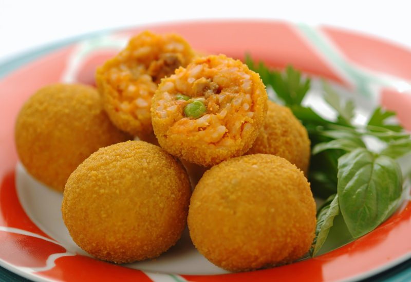 arancina siciliana al rag di carne e piselli