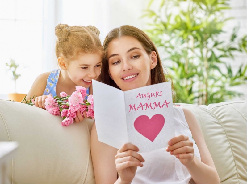 figlia bambina regala biglietto auguri festa della mamma cuore