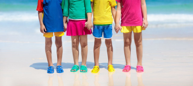 sandali di gomma per il mare colorati gambe bambini costume da bagno