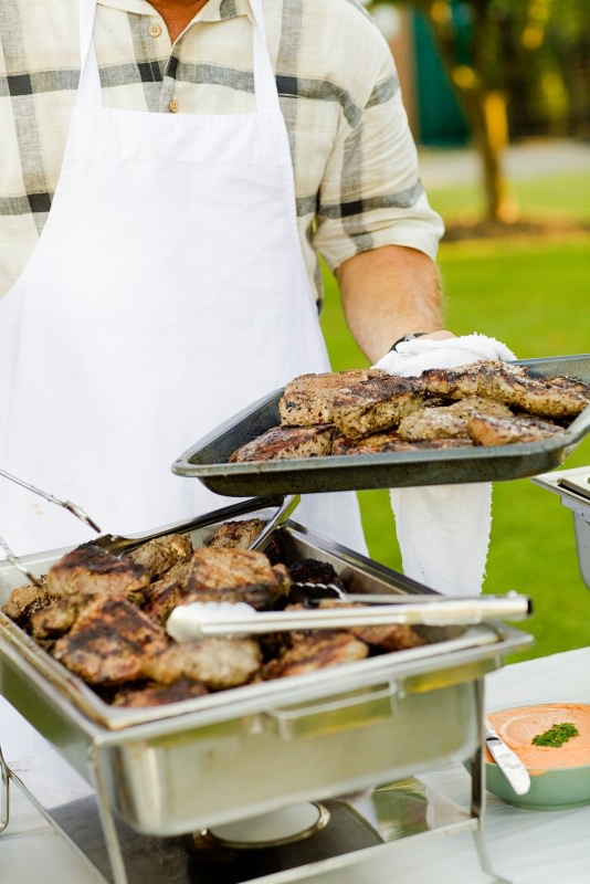 grigliata di ferragosto grill carne pinze grembiule