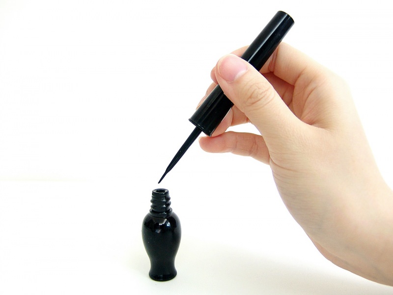 eyeliner sottile nero