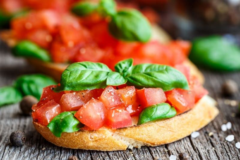 bruschetta pane pomodoro basilico