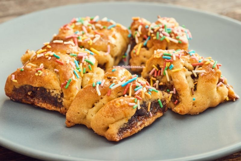 buccellati cucciddati biscotti di Natale siciliani ripieno fichi e mandorle