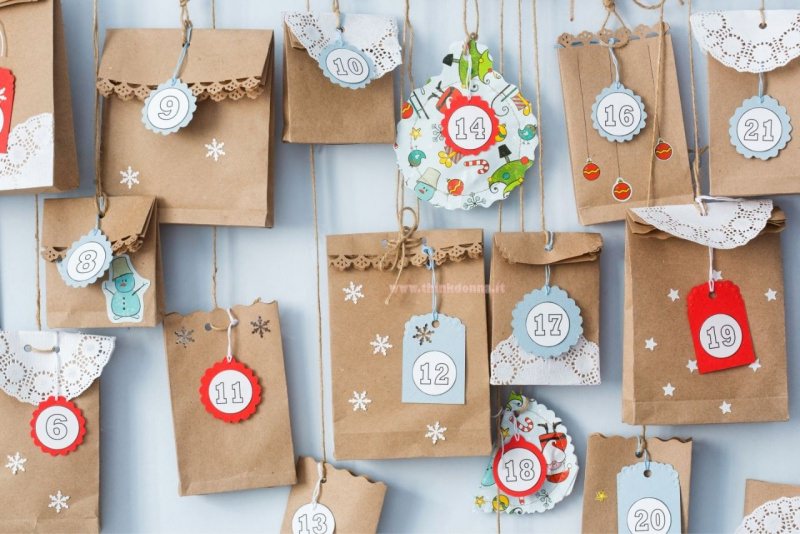 Set Calendario Dell'Avvento Fai Da Te Con 24 Sacchetti Di Carta, Mollette In Legno E Adesivi Numerati