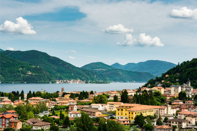 Lago Maggiore paesaggio Cannobio case