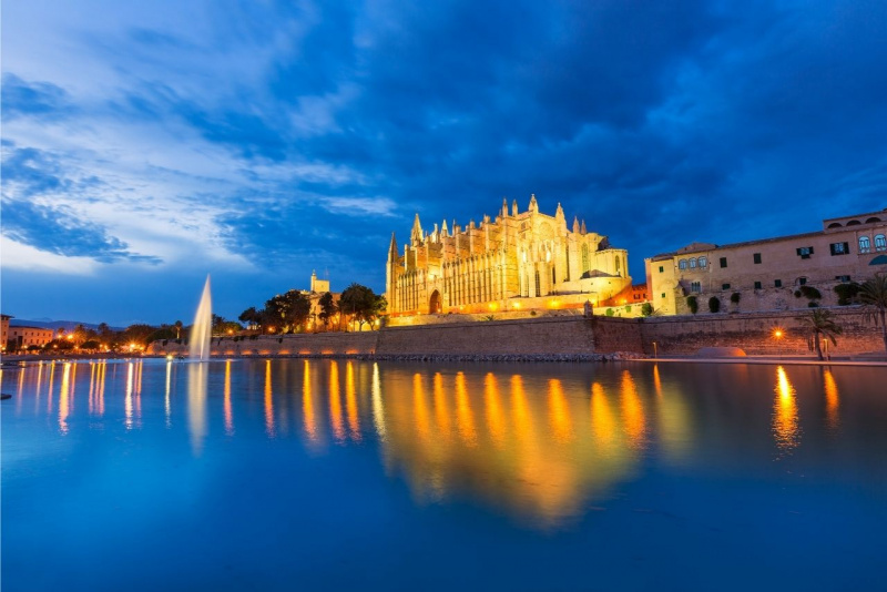 isole Baleari Maiorca cattedrale giochi acqua luci