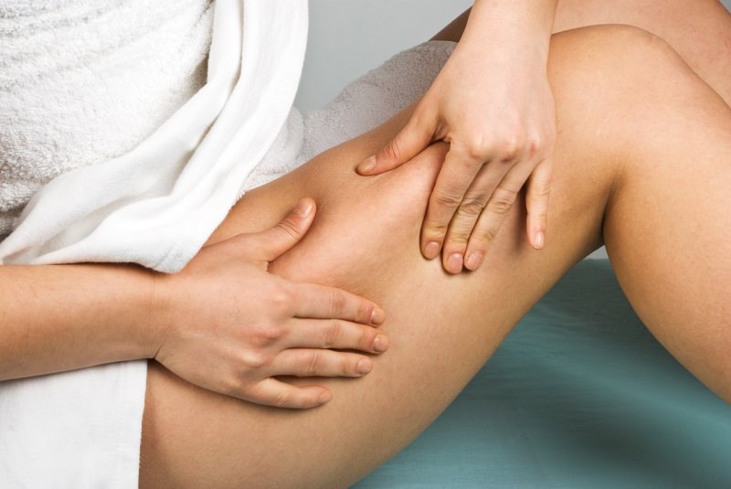 cellulite coscia donna accappatoio