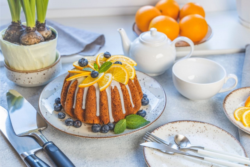 ciambella glassata dolce colazione merenda tavola apparecchiata