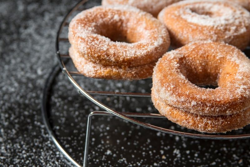 graffe fatte in casa ciambelle fritte pronte zucchero semolato