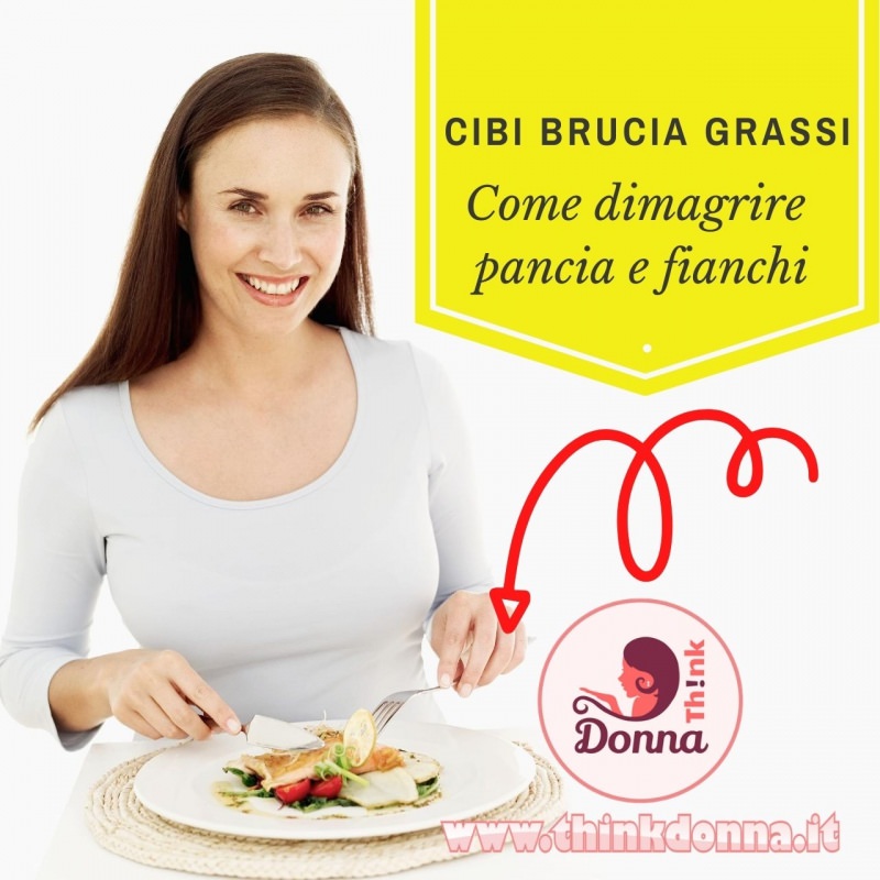 cibi alimenti brucia grassi donna mangia salmone 