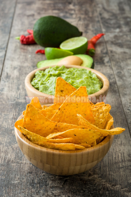 ingredienti salsa guacamole nachos cucina messicana