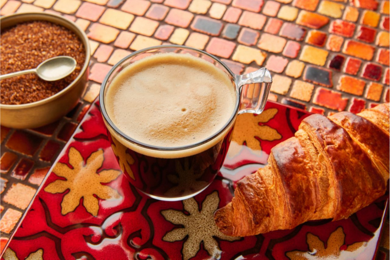 colazione pausa caff cornetto croissant piastrelle mosaico