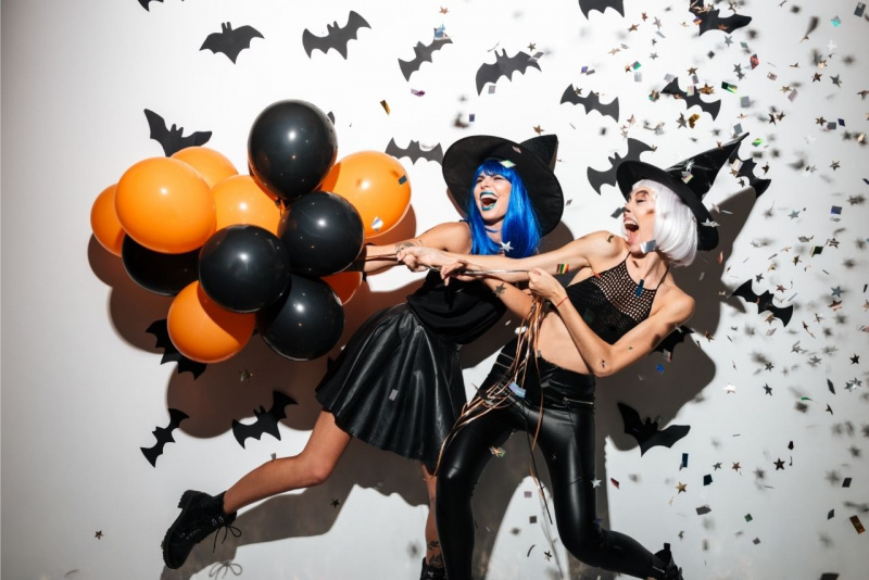 serata festa halloween palloncni parrucca blu bianca total black arancio