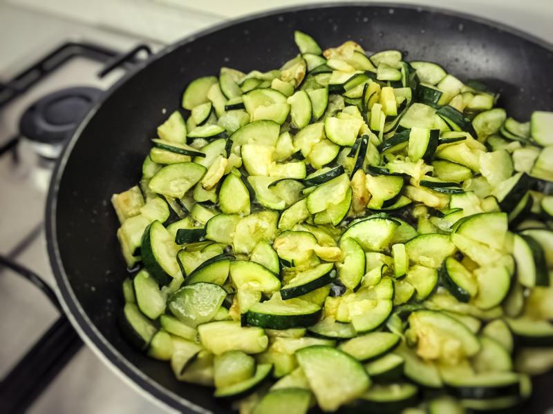 padella con zucchine cottura 