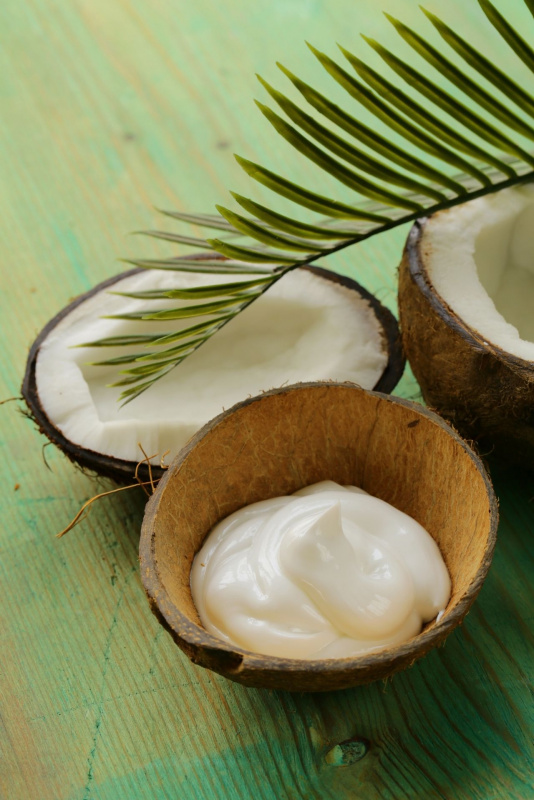 Crema idratante naturale al cocco foglia palma ciotola