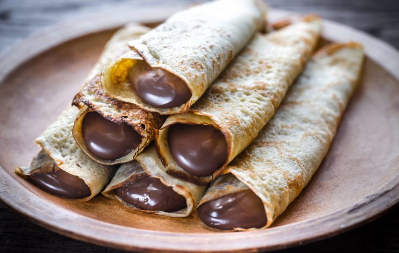 crpes arrotolate farcite con nutella crema spalmabile cioccolato nocciole