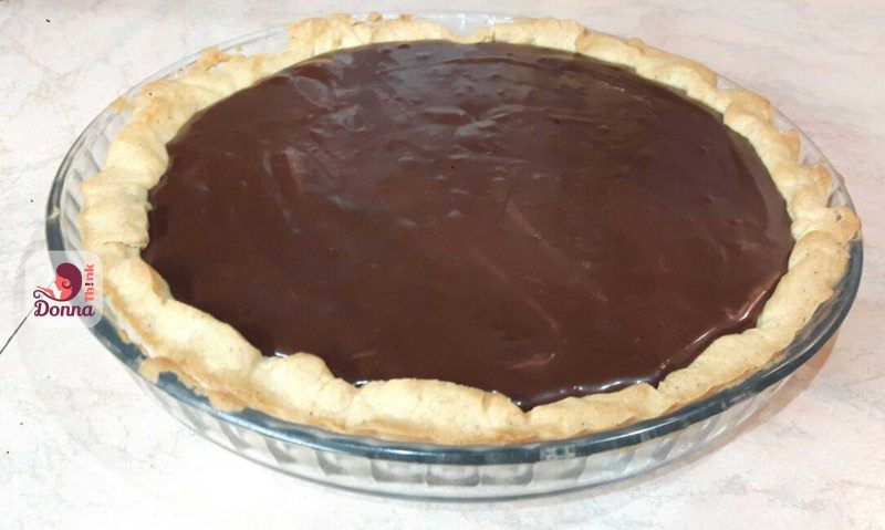 crostata con mousse cioccolato fondente pronta 