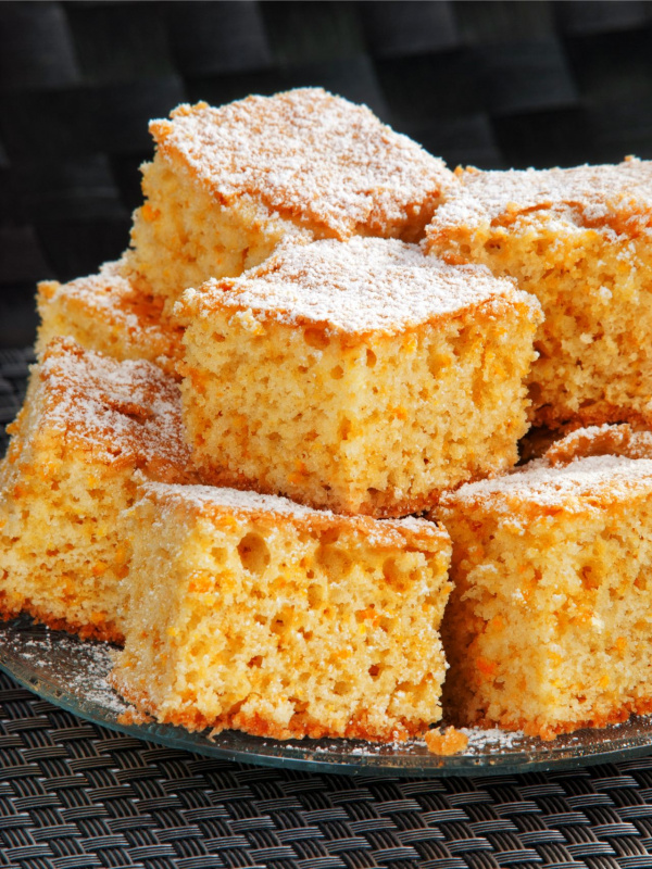 fette torta arancia con zucchero a velo piatto