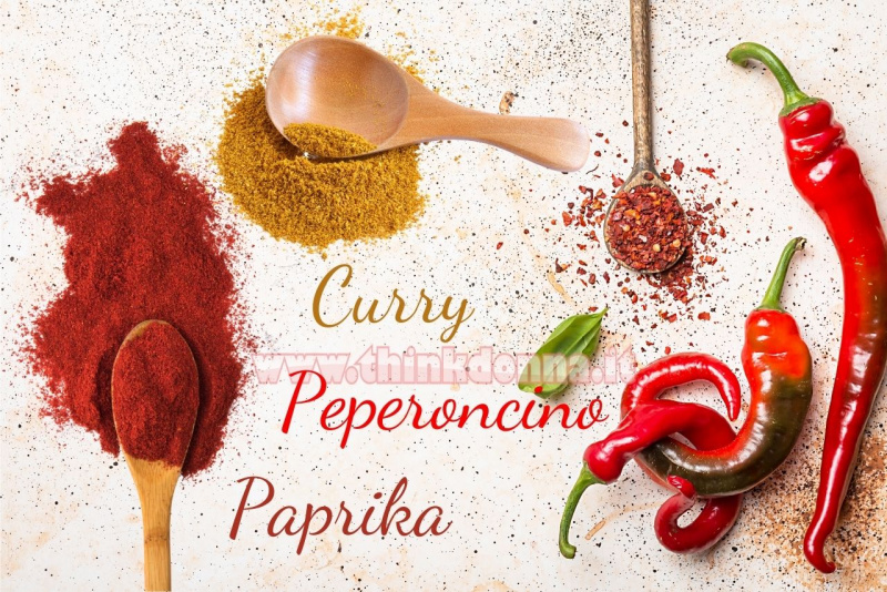 polvere di spezie peperoncino piccante curry paprika