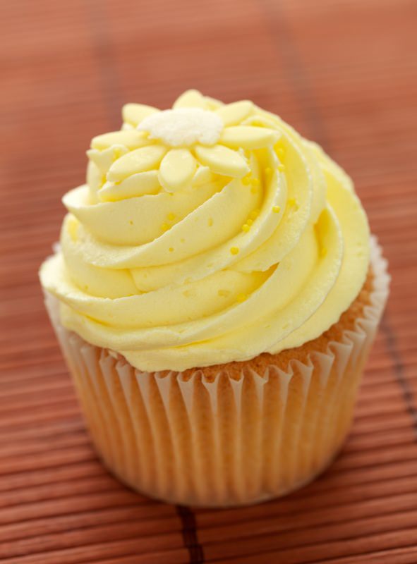 cupcake con crema pasticciera fiore di zucchero