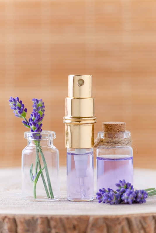 deodorante fai da te spray alla lavanda e limone fiori base tronco albero