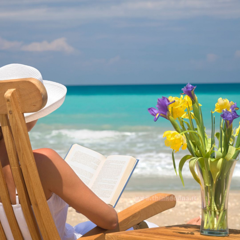 lettura in vacanza mare spiaggia relax estate