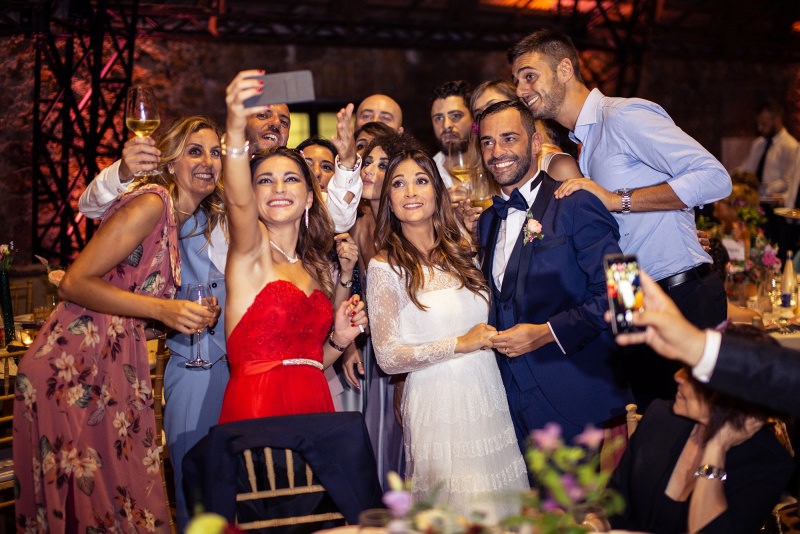 foto di gruppo matrimonio selfie brindisi