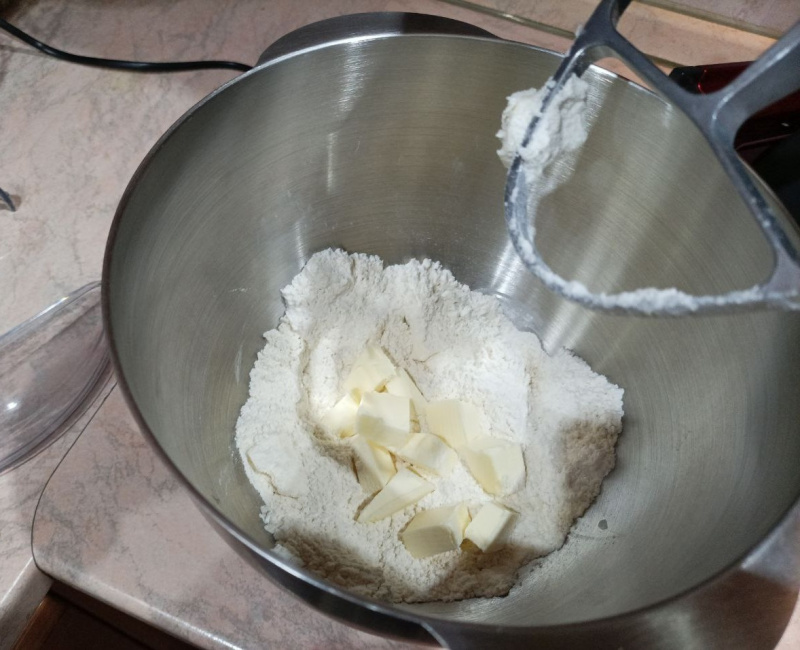preparazione pasta frolla salata planetaria farina burro a pezzi