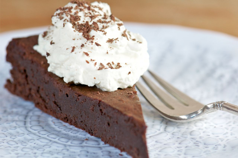dolce pronto piatto dessert torta cioccolato panna montata