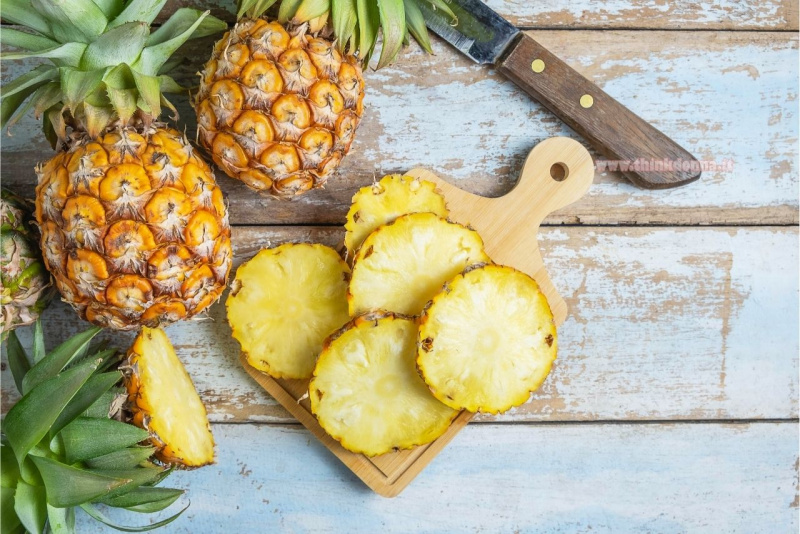 ananas fette tagliere coltello