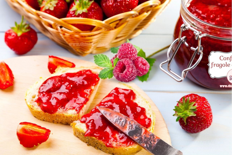 cesta vimini frutta rossa fragole lamponi barattolo confettura etichetta fatta in casa homemade