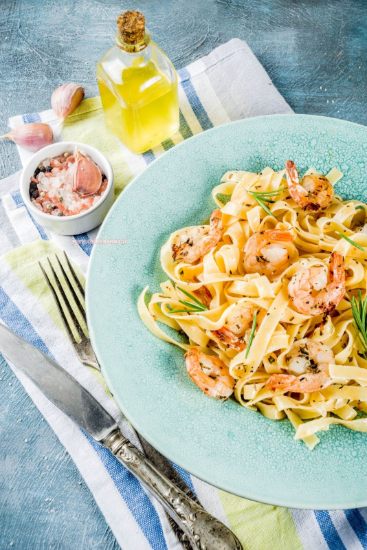 primo piatto pronto pasta fettuccine gamberi aglio limone olio oliva