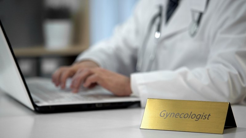 ginecologo dottore online gynecologist