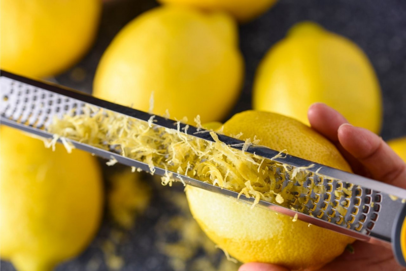 zeste limone buccia grattugiata