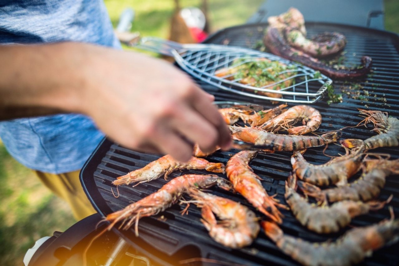 grigliata di pesce crostacei gamberi polpo griglia all'aperto