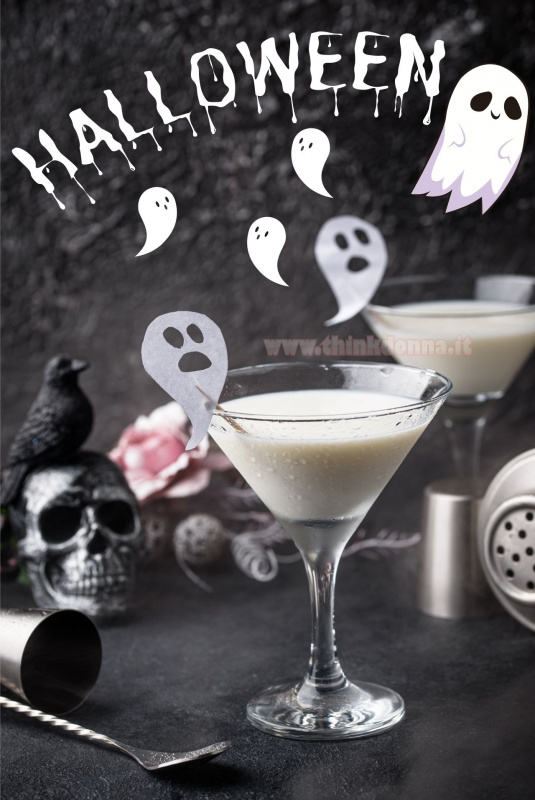 cocktail bianco bicchiere martini decorazioni Halloween teschio fantasma scritta