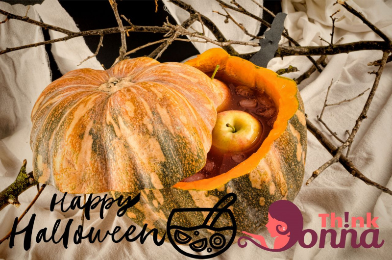 centrotavola zucca contenitore punch Halloween rosso mele intere ghiaccio