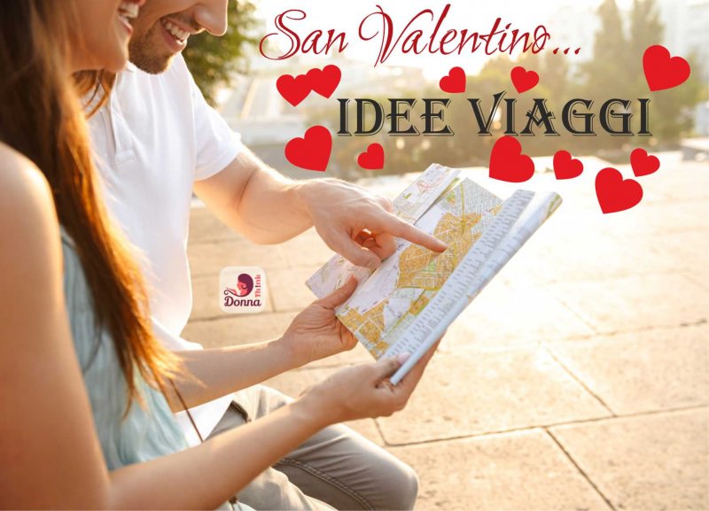 coppia innamorati sorridente guarda cartina idee viaggio san valentino