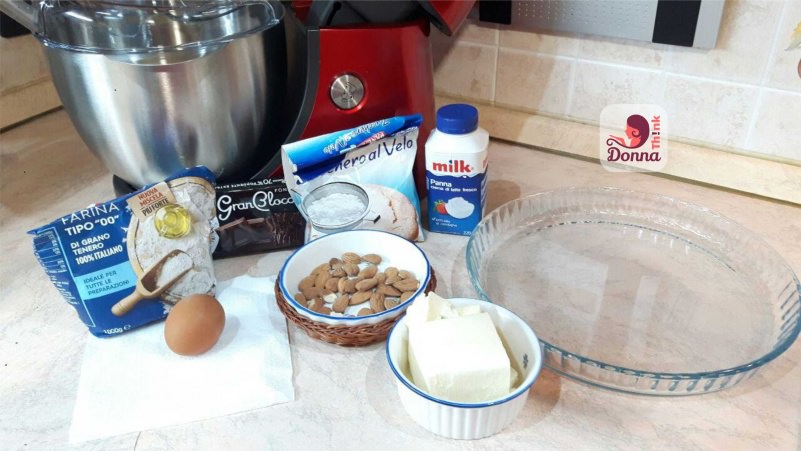 ingredienti crostata con mousse farina 00 cioccolato fondente zucchero a velo uovo mandorle ciotola ceramica burro planetaria