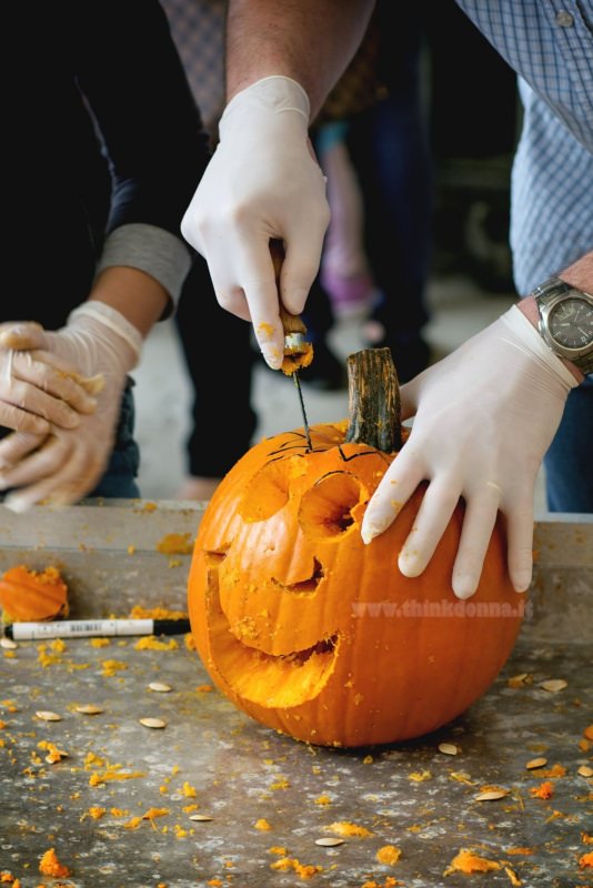 intagliare la zucca decorazione halloween