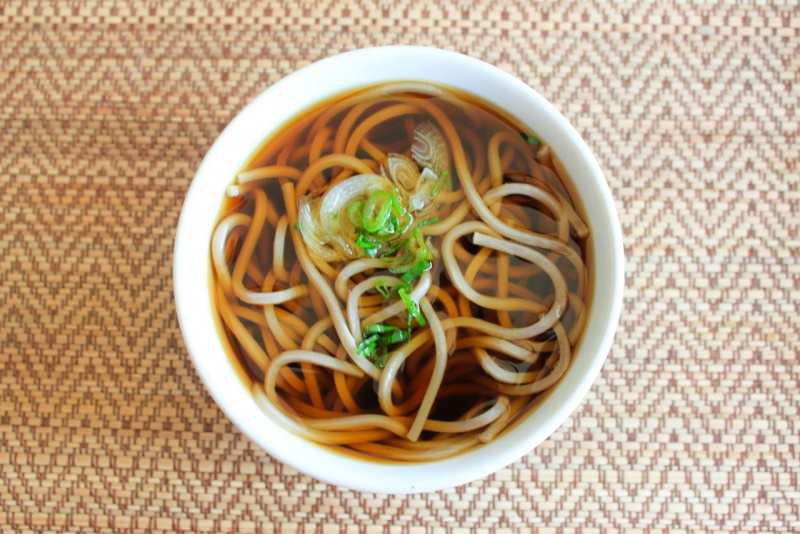 kake soba spaghetti in brodo piatto pronto giapponese