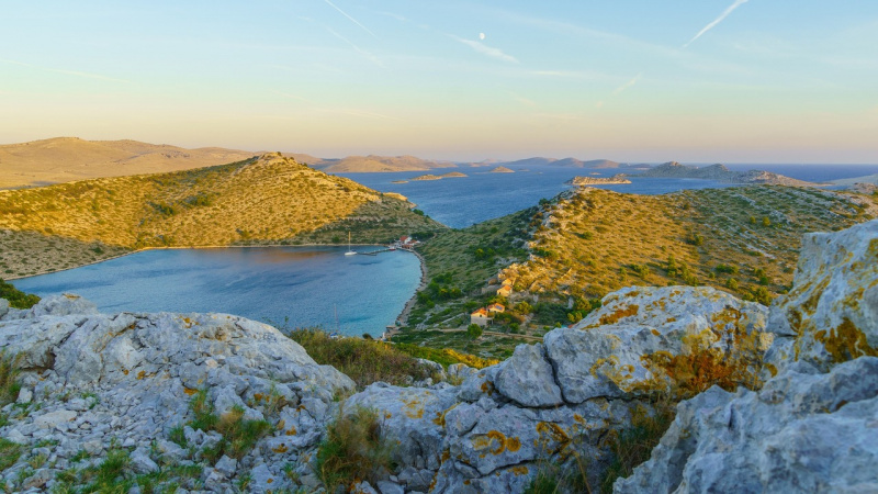 isole incoronate croazia mare