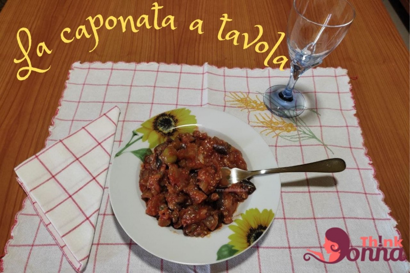 la caponata a tavola tovaglietta piatto pronto calice bicchiere forchetta tovagliolo