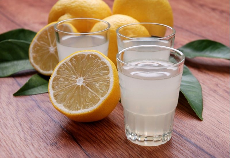 limoni e limoncello bicchieri